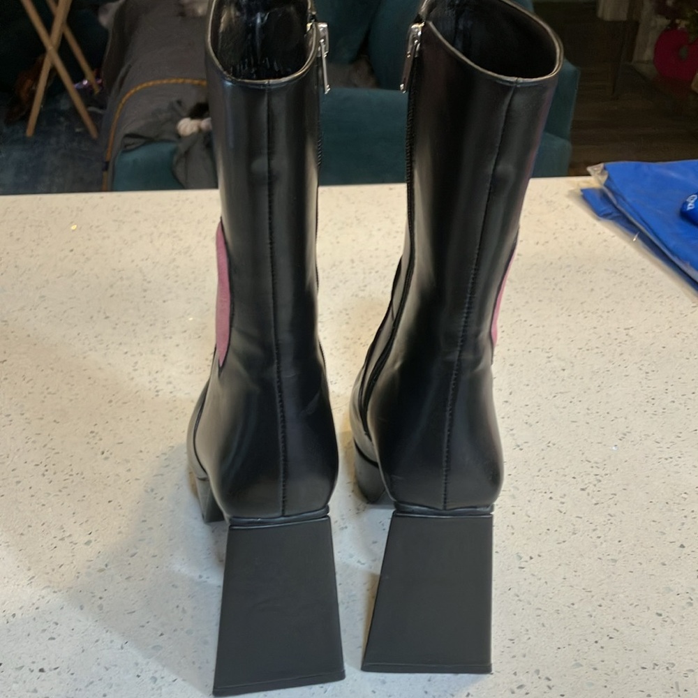 Lamoda Letter to My Lover Black Heeled Boots with Pink Hearts - Picture 4 of 9
